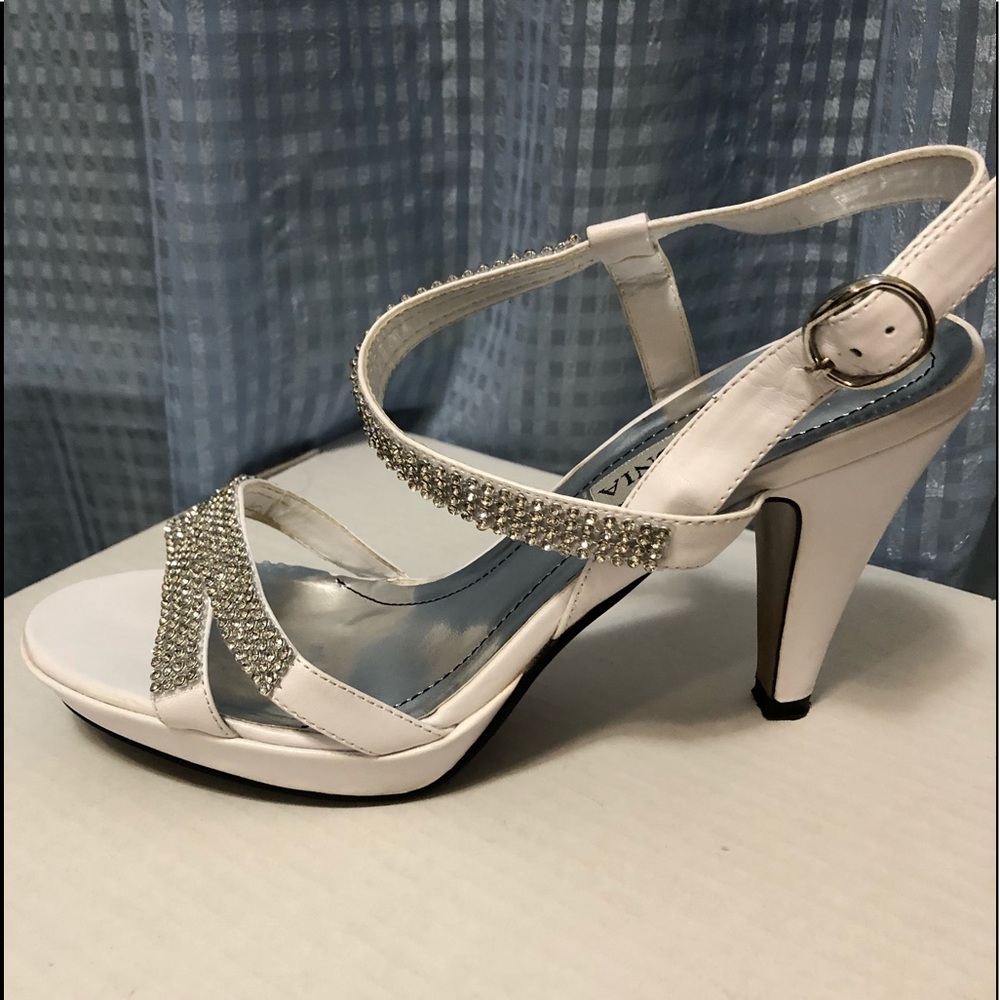 Lasonia Dress Shoes (white)